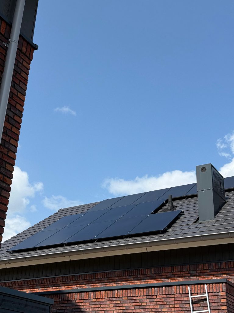 Dakvlak met zonnepanelen