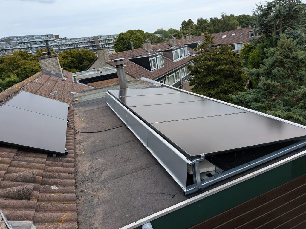 Platdak installatie met meerdere strings